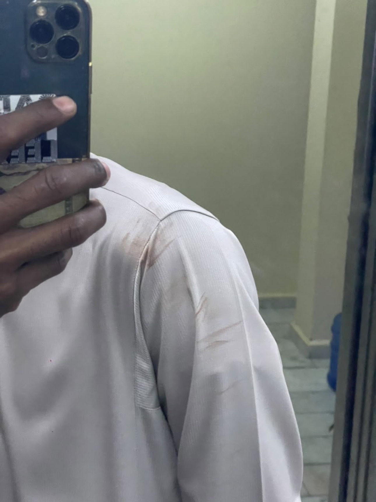 His mirror selfie in a white thobe
